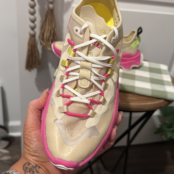 Sorel, Women’s Kinetic Breakthru Tech Sneaker, size 9.5 - Picture 8 of 13